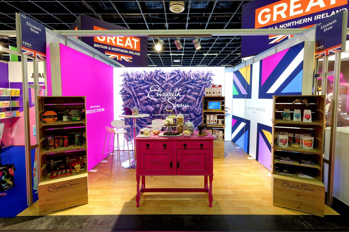 Elizabeth shaw pixlipgo exhibition stand | clip Elizabeth shaw pixlipgo exhibition stand